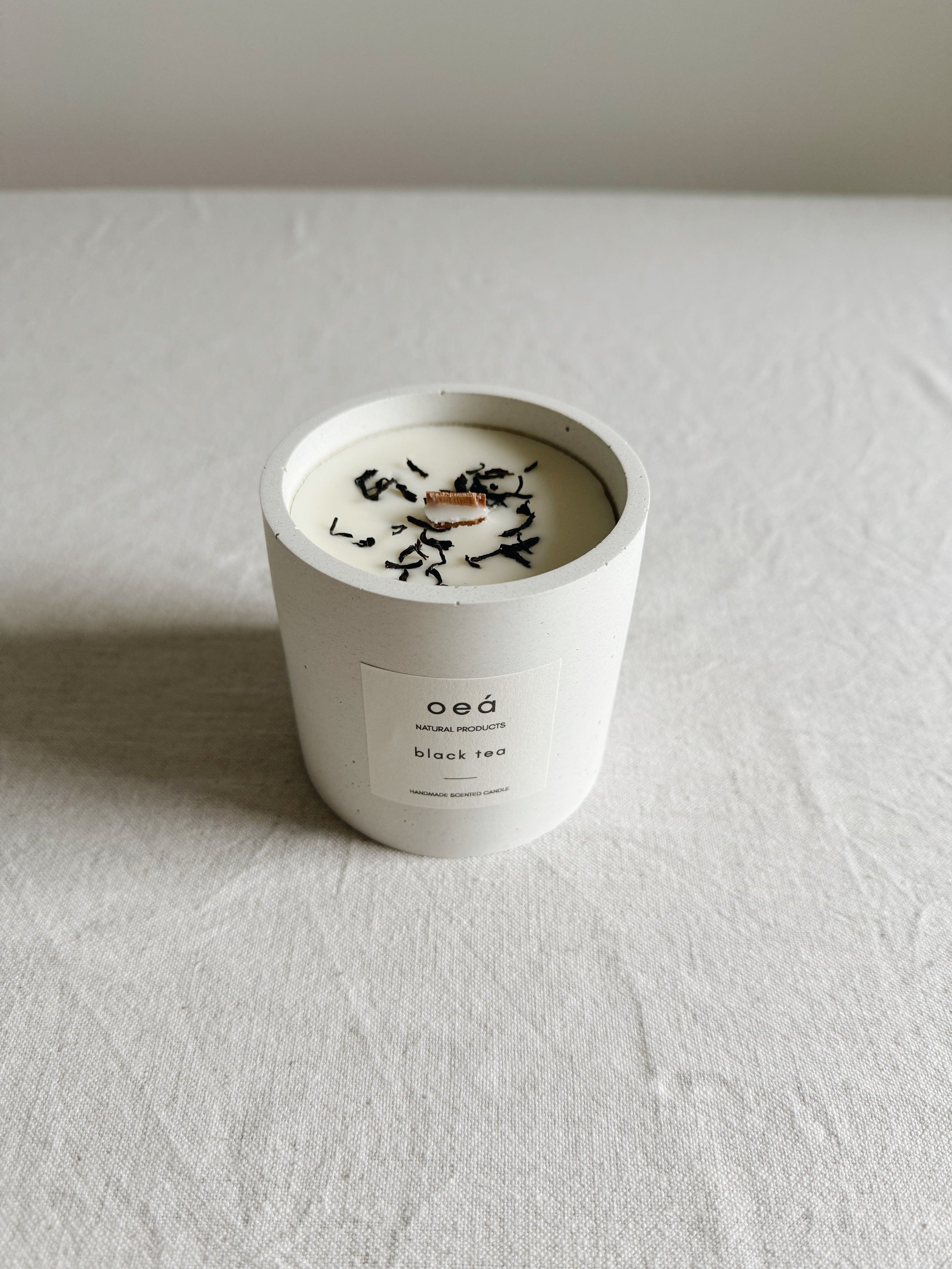 Duftkerze „Black Tea“ – mit schwarzem Tee, Kardamom & Vanille (240 g)