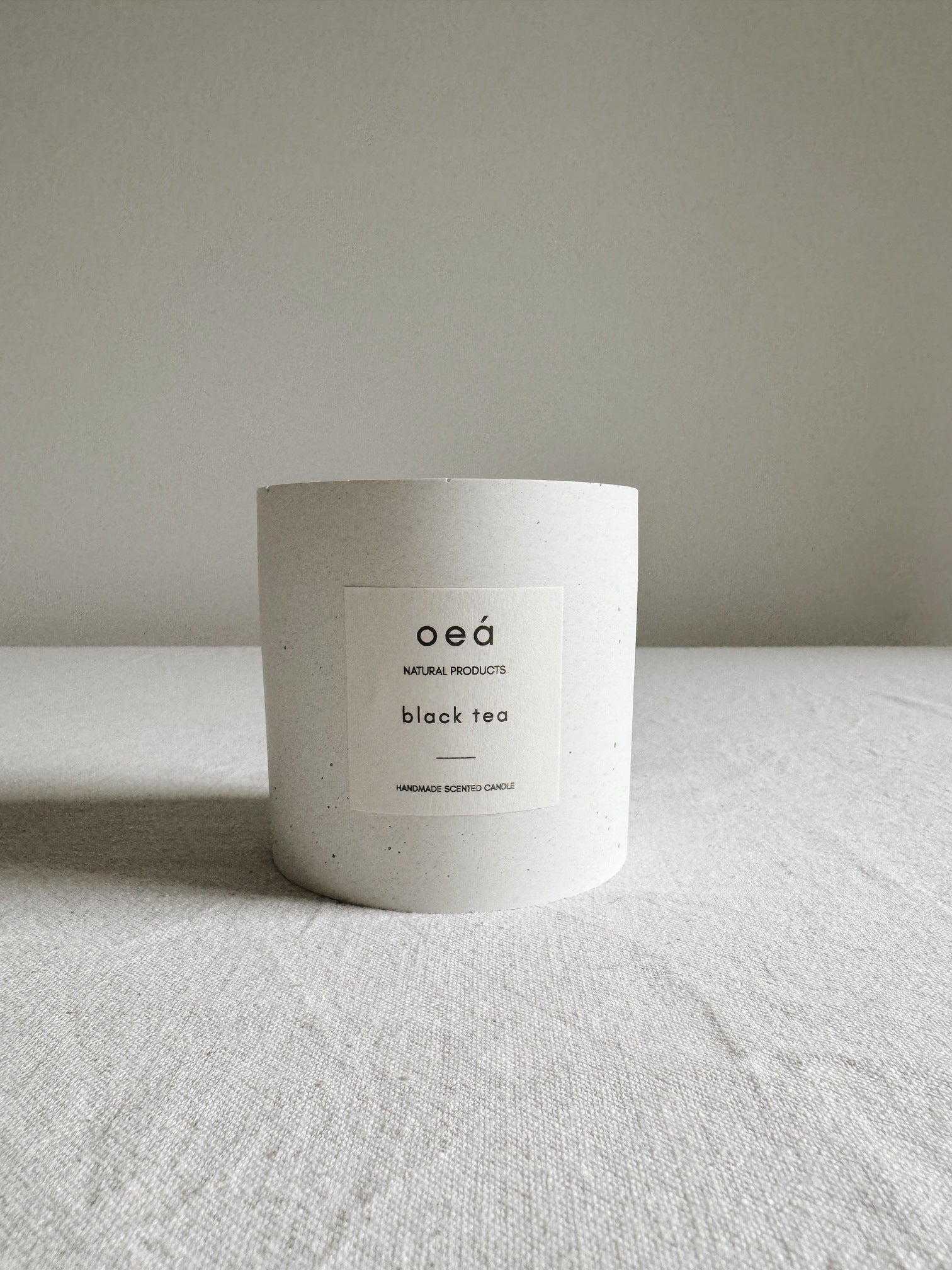Duftkerze „Black Tea“ – mit schwarzem Tee, Kardamom & Vanille (240 g)