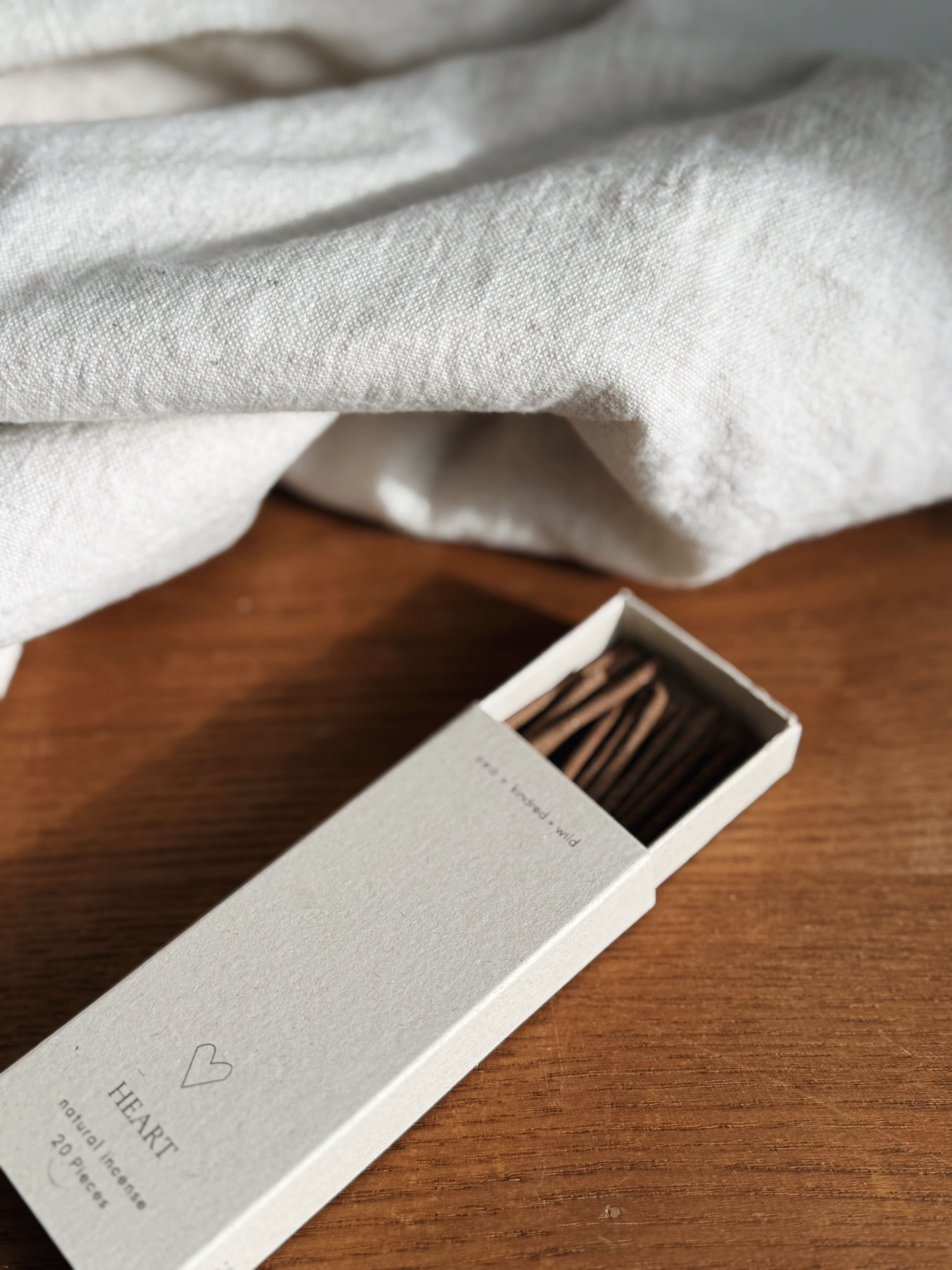 HEART Ritual Incense – Handgefertigte Räucherstäbchen für Wärme & Verbundenheit